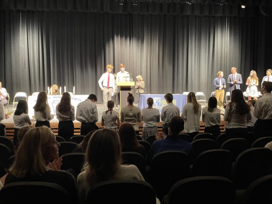 The+inductees+recite+the+official+NHS+pledge.