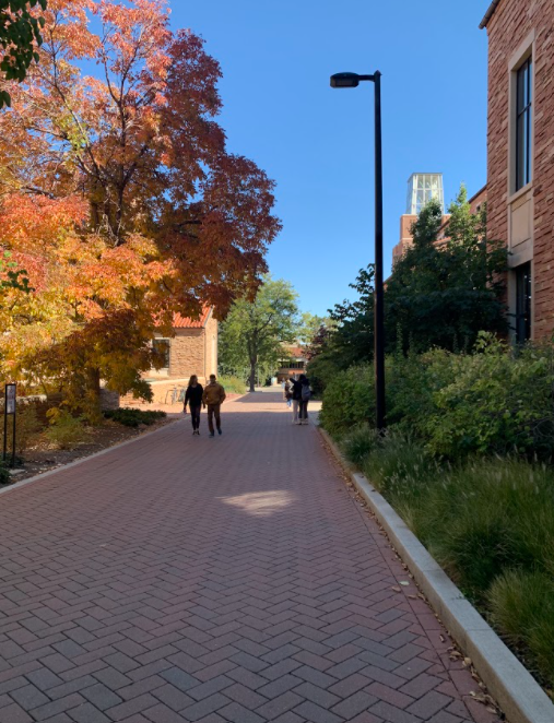 Students walk along in the CU Boulder Campus in Fall